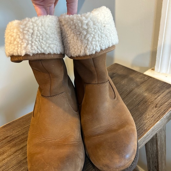 UGG Aldon boot - Picture 2 of 12